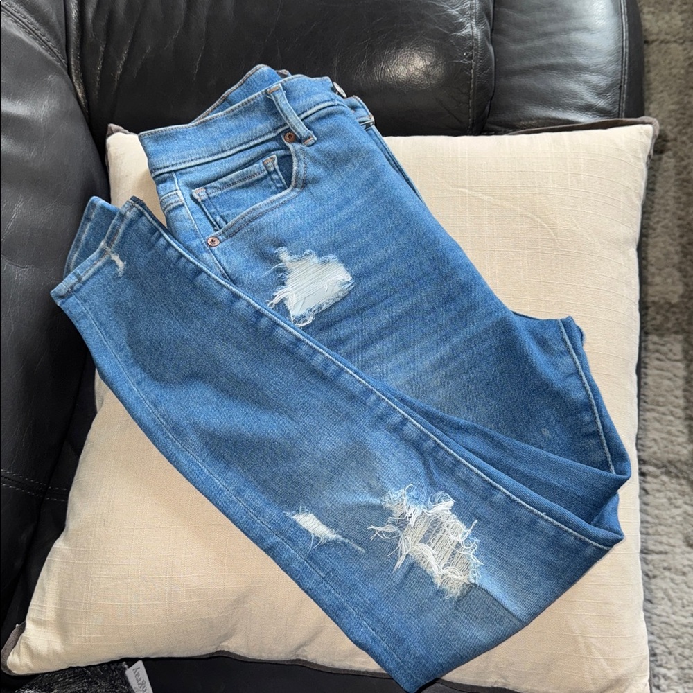 Silver Jeans Cropped Skinny Blue Denim. Super high rise. Stretch